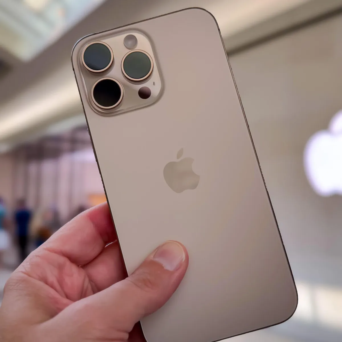 حق گمرکی واردات آیفون